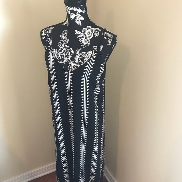 Forever 21 Dresses & Skirts - ▪️❗️Black and white maxi dress with tribal pattern
